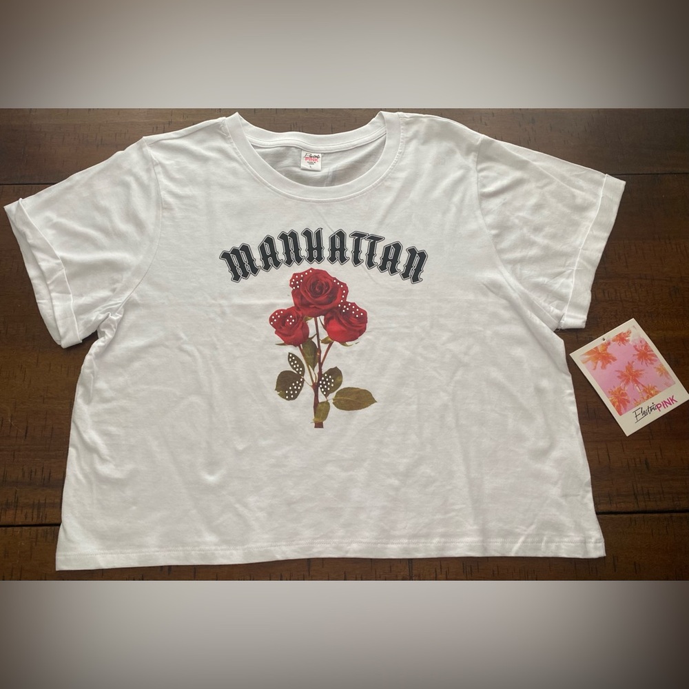 •NWT•Electric Pink Manhattan Graphic Cropped Tee